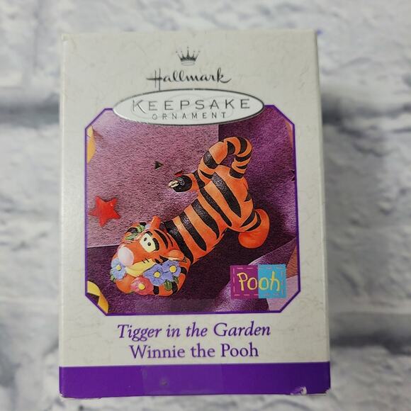 Hallmark Keepsake Disney 1998 Tigger in the Garden Winnie the Pooh Mini Ornament - Picture 2 of 9